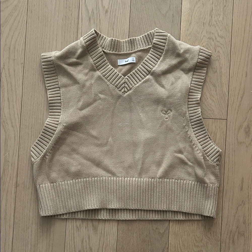 Aritzia TNA Marcy vest in beige, S